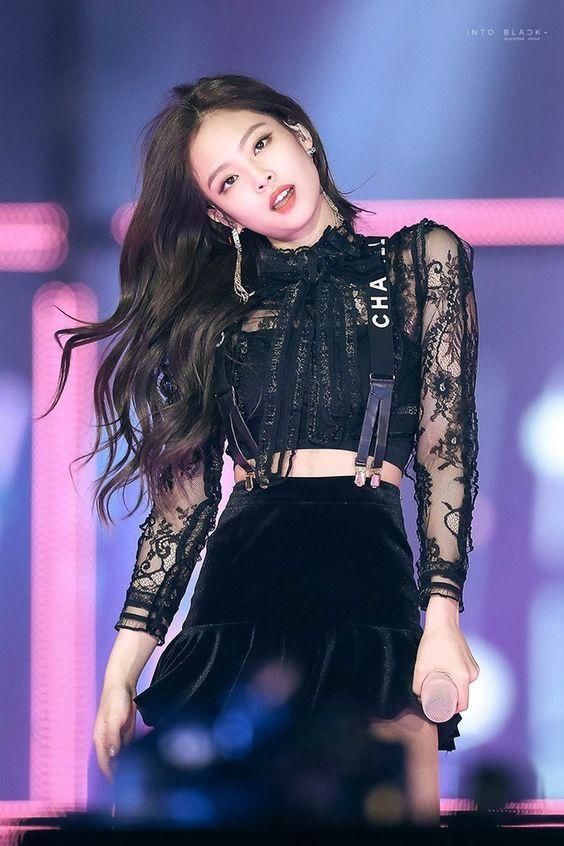 Idol khoe body khi giữ dáng: Wonyoung được khen chân dài cộc cả quần