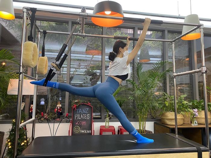 Idol khoe body khi giữ dáng: Wonyoung được khen chân dài cộc cả quần