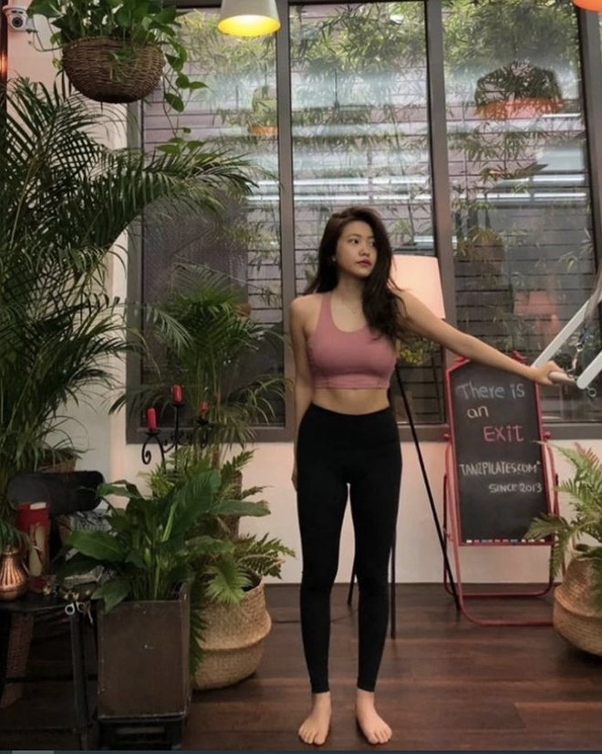 Idol khoe body khi giữ dáng: Wonyoung được khen chân dài cộc cả quần