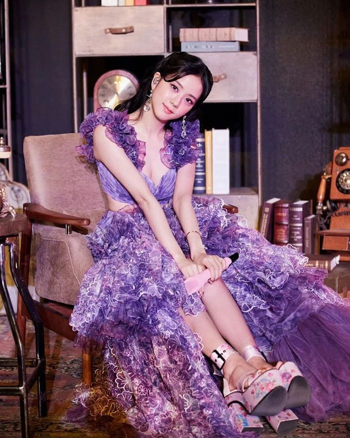 Lý Kim Thảo mặc váy voan công chúa  Ngôi sao