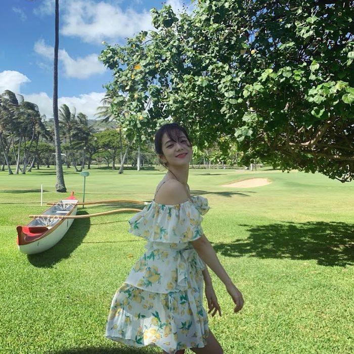 Jisoo (BLACKPINK) hóa công chúa ngoài đời thực với BST váy xinh xỉu