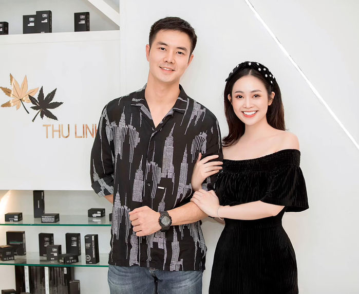 Kể lại cảnh hôn bạn diễn, Đông Phố Trong Làng không quên an ủi vợ