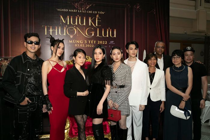 Khoảnh khắc “chị chị em em” của Vbiz: Ngọc Thảo nhắc bài cho Đỗ Hà