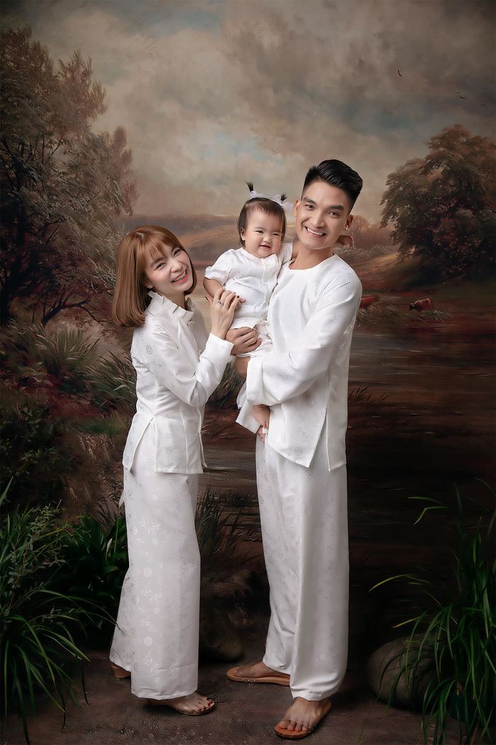 Khoảnh khắc ái nữ nhà sao ti sữa: Lisa như công chúa ngủ trong rừng