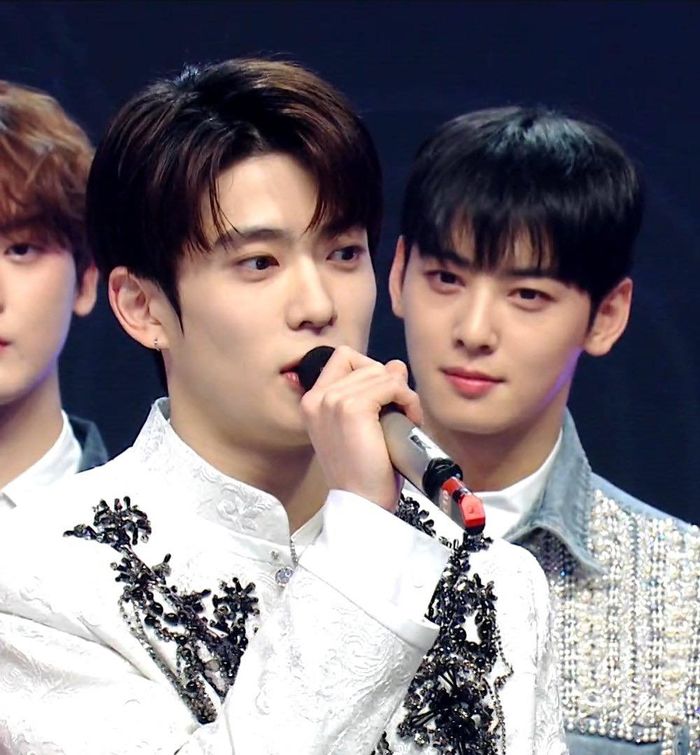 Khoảnh khắc x2 visual: Cha Eunwoo và Jaehyun khiến fan điên đảo