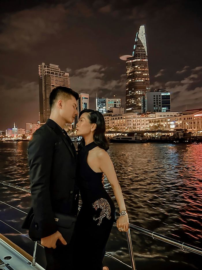 Lệ Quyên khoe nước hoa vô tình hé lộ BST đồng hồ hàng chục tỷ đồng
