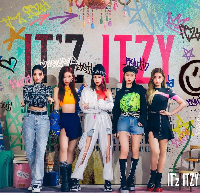 Knet tố ITZY đạo nhái BLACKPINK: Mặc quần mặc áo cũng là đạo hả?