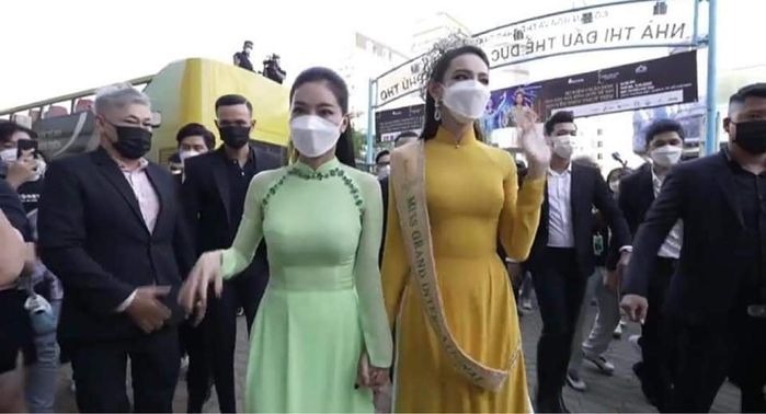 Lão Phật gia hộ tống Thùy Tiên: vệ sĩ của cả showbiz