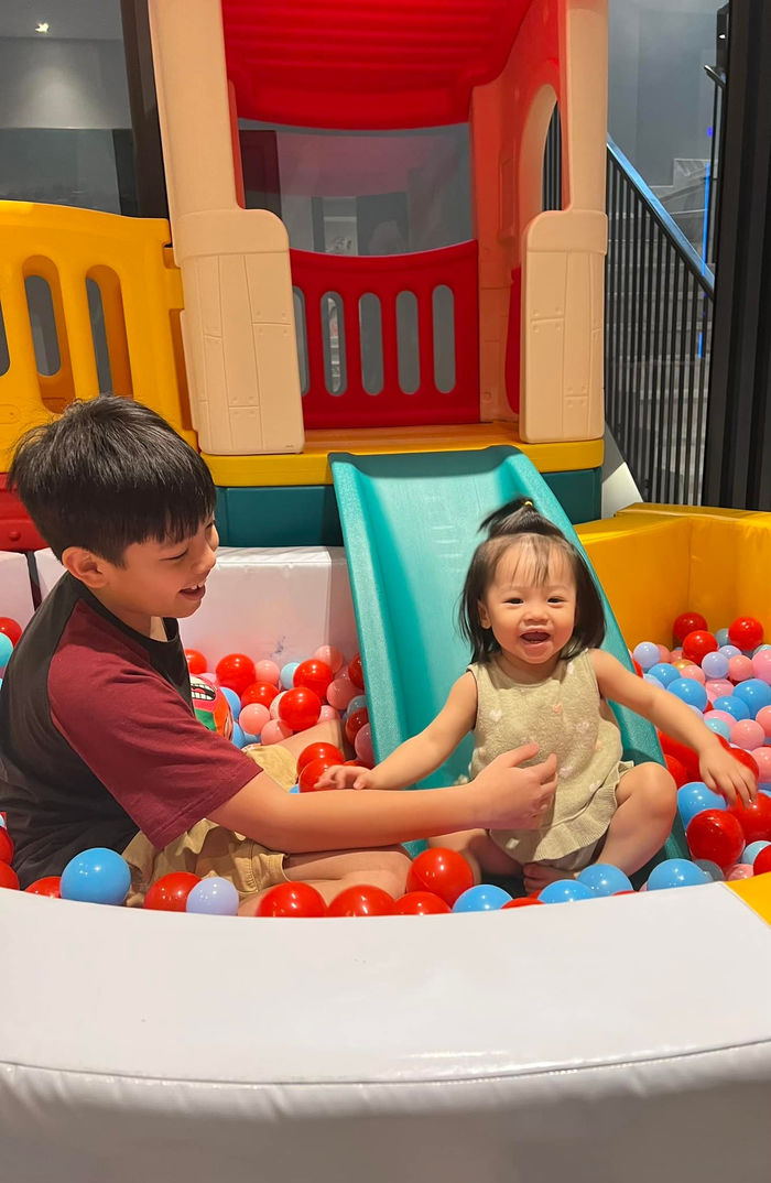 Lisa mê anh hai Subeo như điếu đổ: Làm gì cũng có đôi