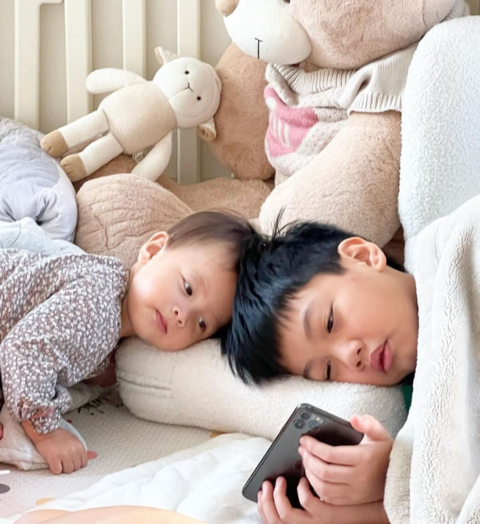 Lisa mê anh hai Subeo như điếu đổ: Làm gì cũng có đôi