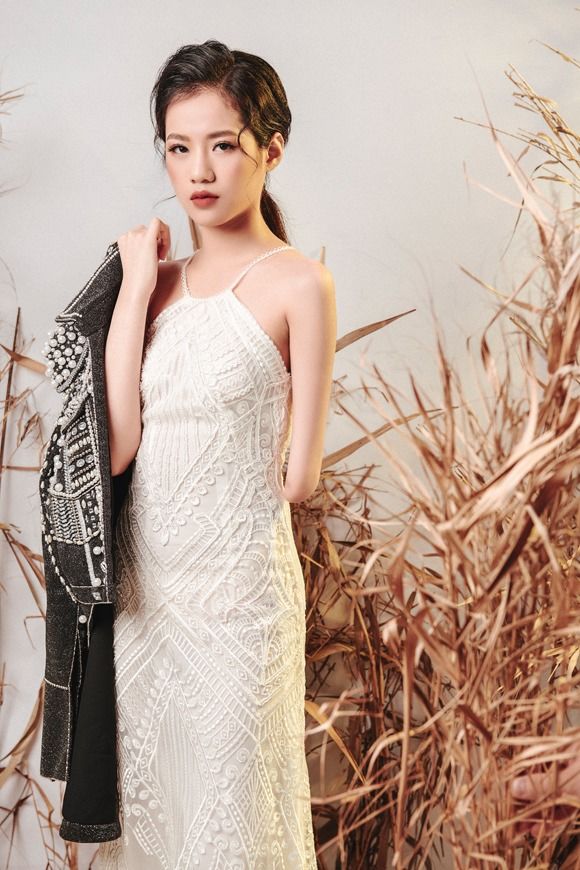 Cô gái cao 1m75 từng giấu cánh tay khuyết sau áo giờ là người mẫu