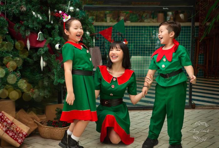 Mẹ con sao Việt diện đồ đồng điệu: Lisa là phiên bản nhí của mẹ Hà