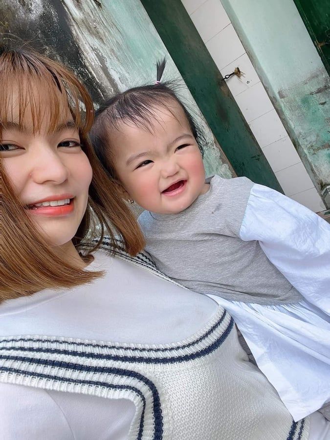 Mẹ con sao Việt diện đồ đồng điệu: Lisa là phiên bản nhí của mẹ Hà