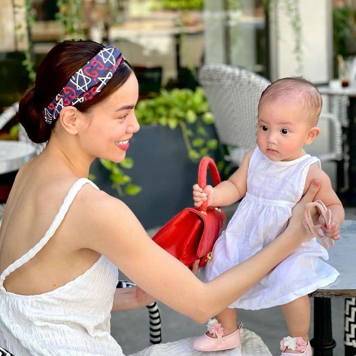 Mẹ con sao Việt diện đồ đồng điệu: Lisa là phiên bản nhí của mẹ Hà