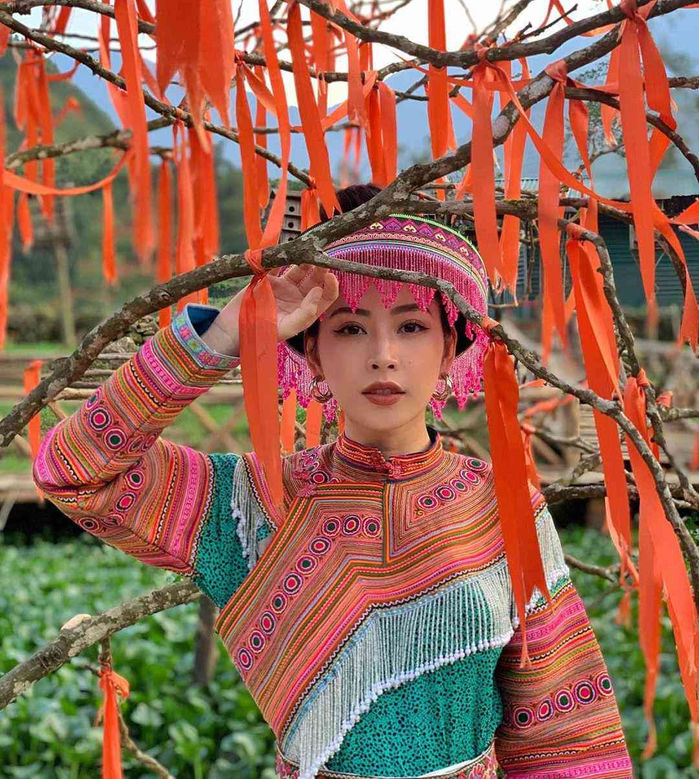 Dàn mỹ nhân Việt cùng diện trang phục dân tộc: Thùy Tiên như gái bản
