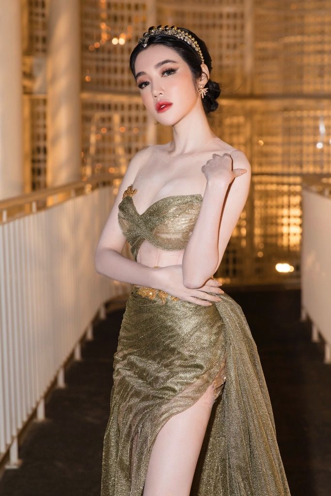 Top 9 mỹ nhân Việt hóa nữ thần Hy Lạp chuẩn không cần chỉnh