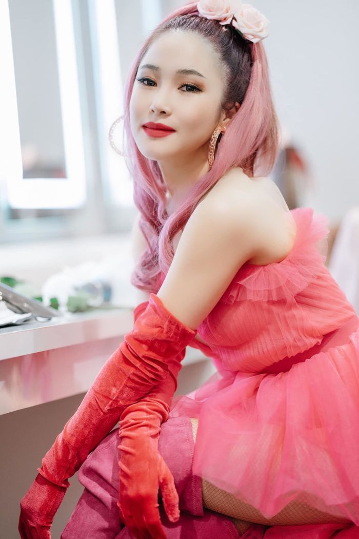 8 mỹ nhân Việt thử sức với màu tóc hồng: Người khen, người chê