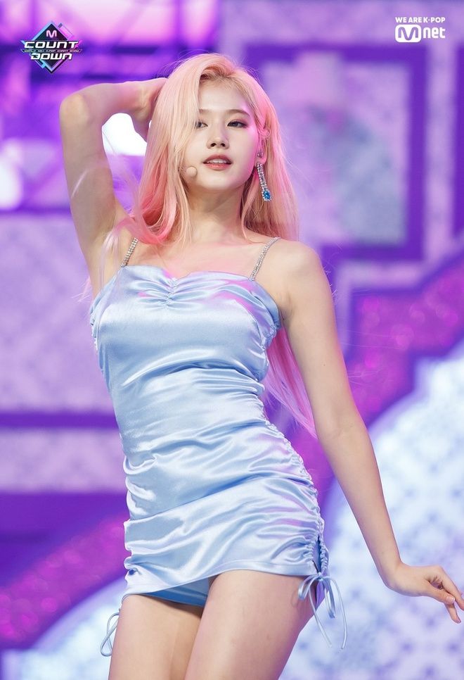 7 mỹ nữ idol Kpop diễn kiểu váy bodycon đốt mắt người xem