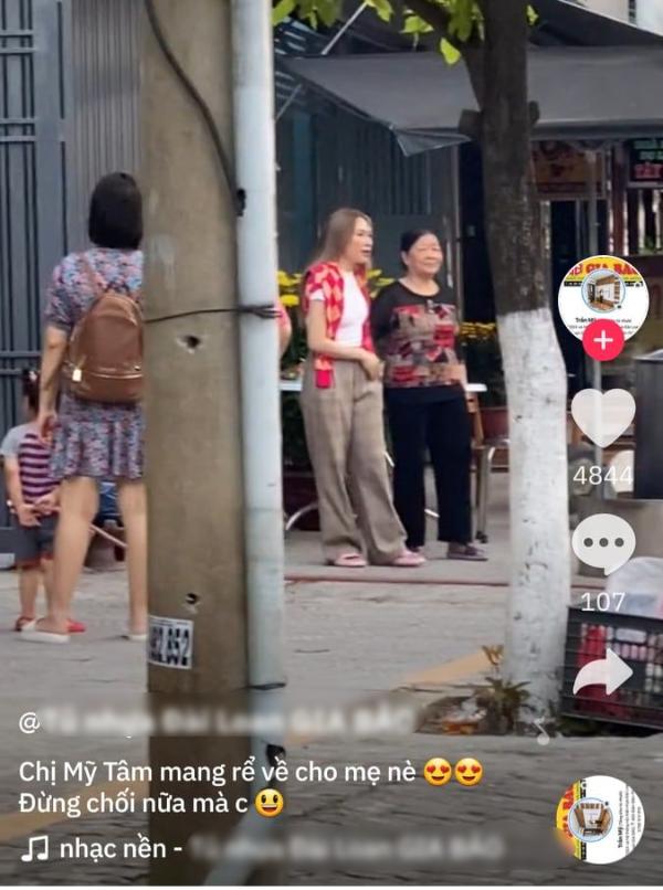 Mỹ Tâm bị nghi dẫn Mai Tài Phến về thăm nhà bố mẹ ở Đà Nẵng