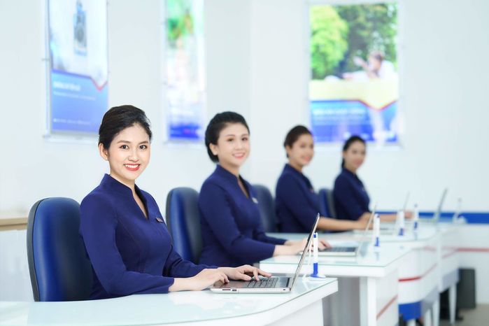 Sự thật tiền thưởng 6 - 7 tháng lương của các ngân hàng cho nhân viên