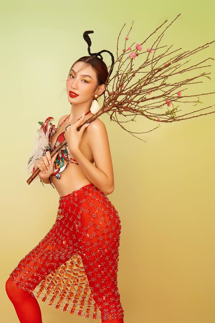 Nguyễn Thúc Thùy Tiên đẹp tựa nàng Xuân: spotlight thuộc về bộ móng