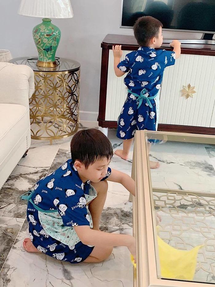 Nhà đầy người giúp việc, nhóc tỳ Vbiz vẫn thích phụ bố mẹ việc nhà