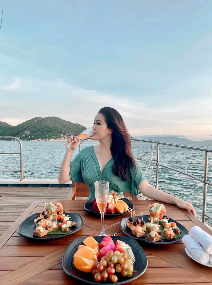 Bữa ăn của những sao Việt có giá bao nhiêu?