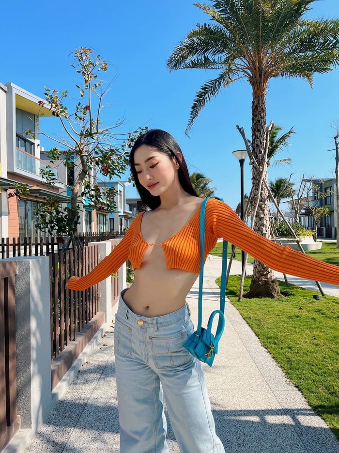 Những chiếc áo hở táo bạo của mỹ nhân Việt: Hoa hậu tri thức táo bạo