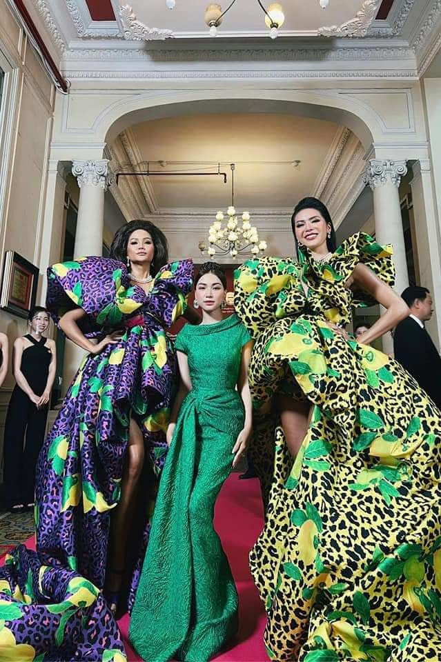 Những lần Hòa Minzy mang giày chặt chém: Đến Hoa hậu cũng thua