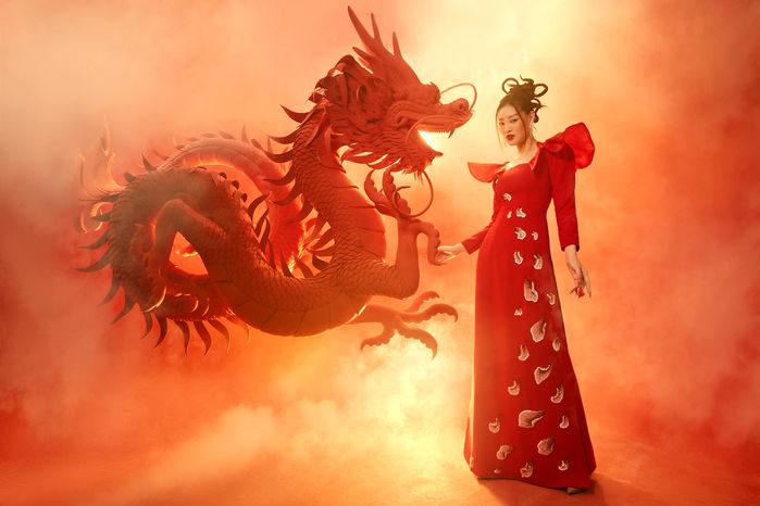 Những mỹ nhân Việt ghi điểm với hành động tinh tế trên thảm đỏ