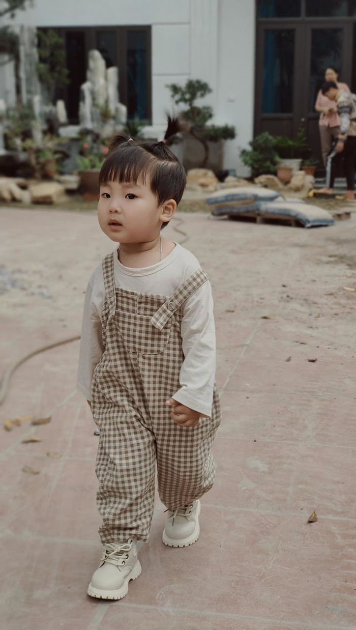Phong cách Bo Thúi từ khi về ngoại: từ soái ca nhí thành cute hạt me