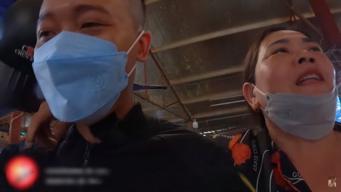 Quang Linh Vlogs đi chợ cùng mẹ: Bà con thi nhau gả con gái cho