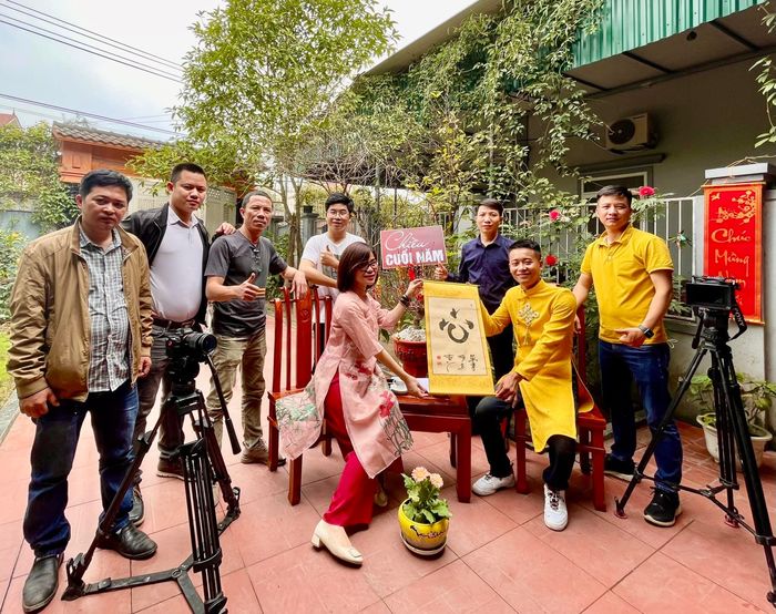 Quang Linh Vlogs đi chợ cùng mẹ: Bà con thi nhau gả con gái cho