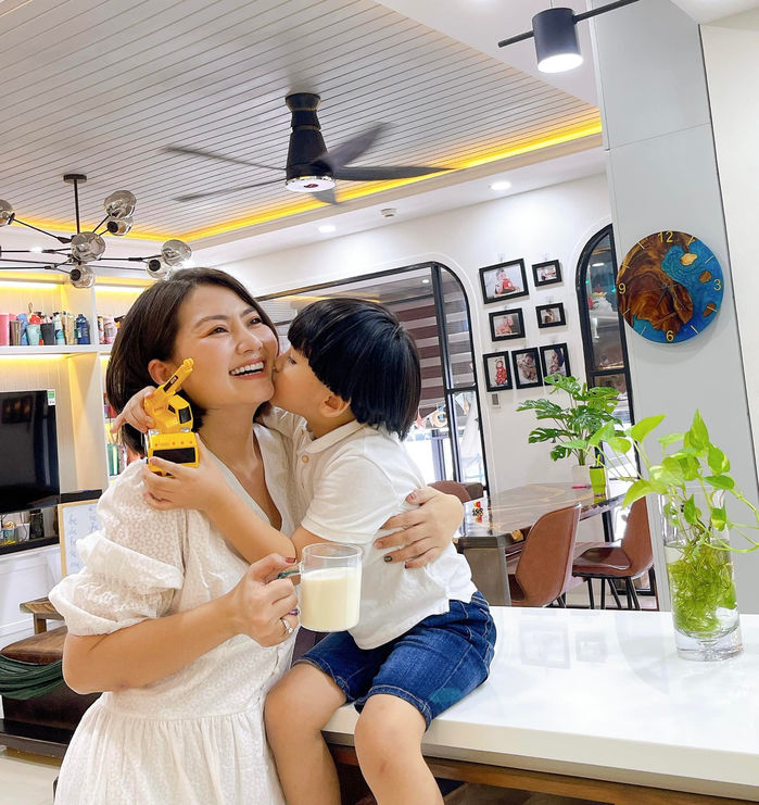 Sao chân ướt đi thi: Ngọc Lan từ mẫu ảnh đến mẹ đơn thân