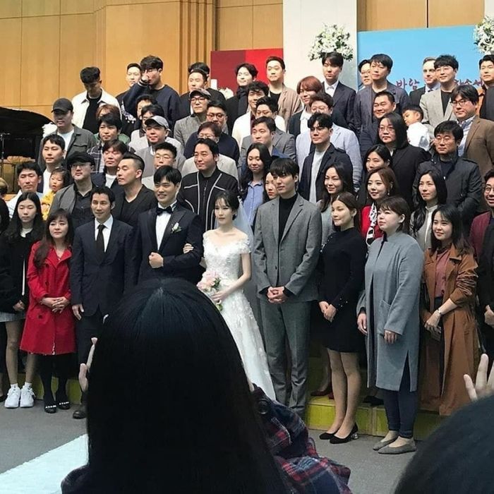 Sao Hàn lên đồ ăn đám cưới: Lee Min Ho đẹp ngang ngửa nhân vật chính