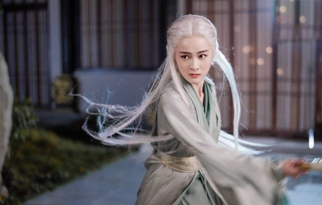 6 sao Hoa ngữ thử tạo hình với tóc trắng: Châu Tấn khiến fan hết hồn