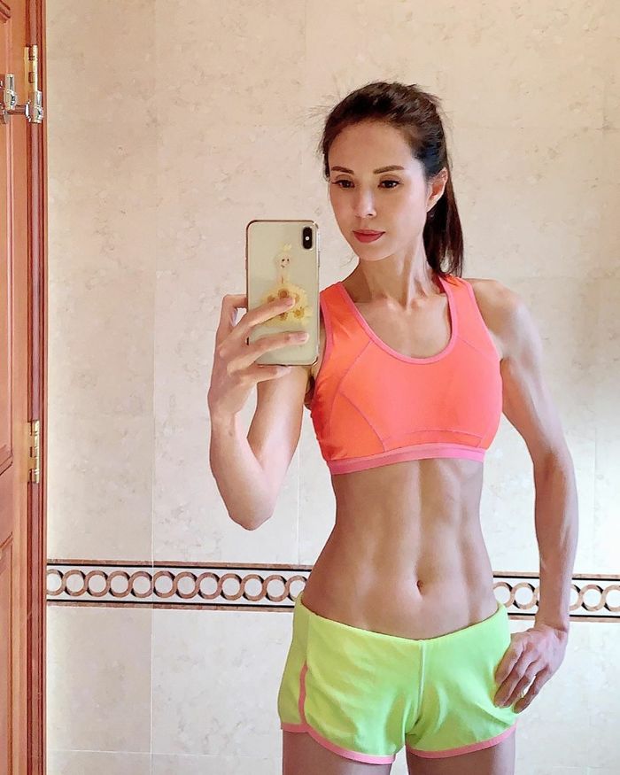 5 sao Hoa ngữ lộ body toàn cơ bắp, múi cơ đỉnh cao