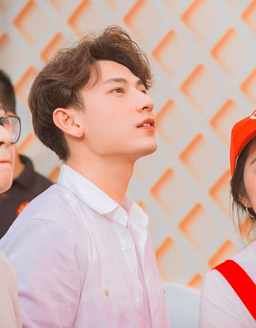 Nhan sắc dàn sao nam Vbiz qua ảnh chụp lén như thế nào?