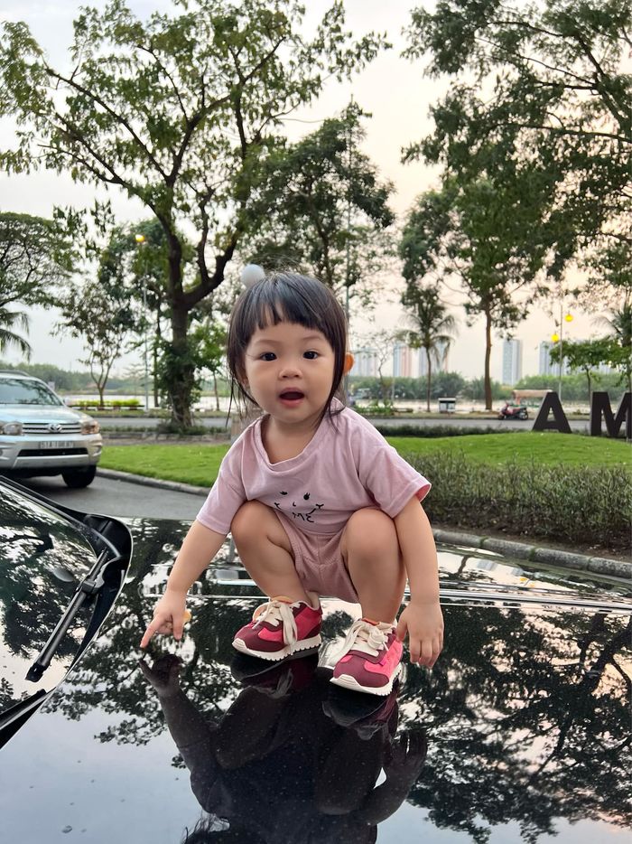 Sao Việt bị nhắc nhở vì bất cẩn khi chăm con