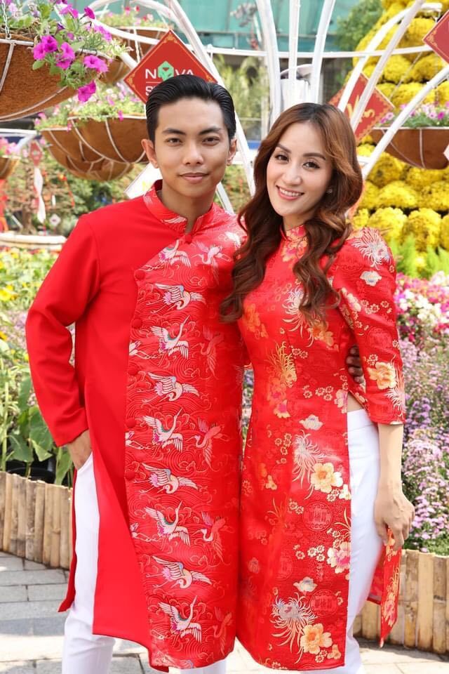 Sao Việt diện áo dài ngày cuối năm: em gái tỷ phú Cẩm Ly nhập cuộc