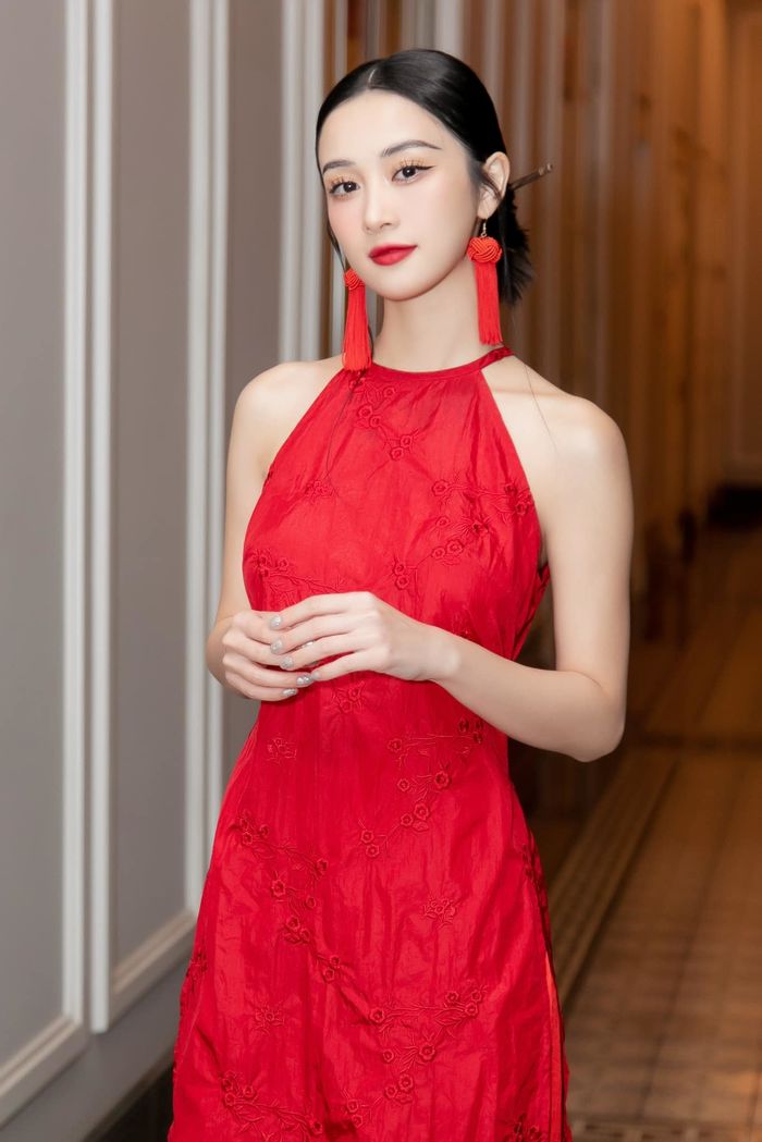 Sao Việt đồng loạt diện váy đỏ dịp cận Tết: Lệ Quyên nhan sắc khác lạ