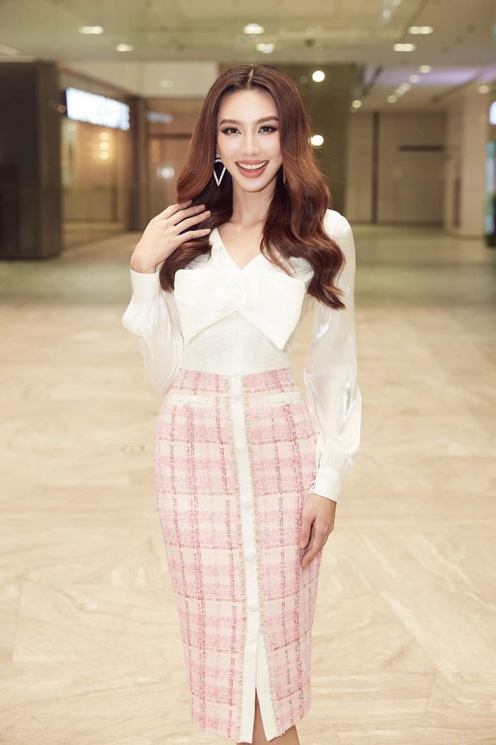 Sao Việt lột xác về gu ăn mặc: Khổng Tú Quỳnh từ cute sang quyến rũ