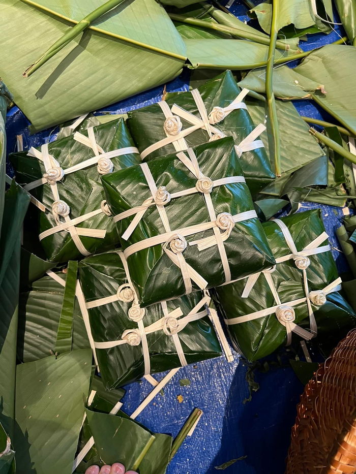 Sao Việt nô nức gói bánh chưng ngày Tết: Quỳnh Thư đầu tư hoành tráng