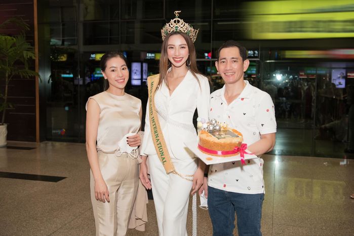 Tâm lý như ba Thùy Tiên: mua bánh bông lan trứng muối đãi con gái