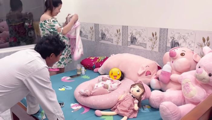 Thương vợ như Lộc Fuho: Luộc tôm cua tẩm bổ, cho vợ đứng tên xế hộp