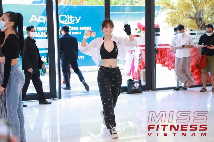 Thí sinh Lê Bống nhận được cả 5 bảng “Yes” từ ban giám khảo