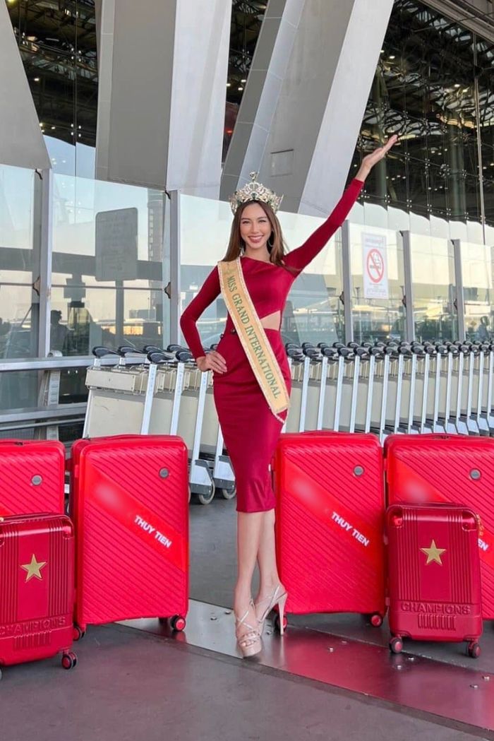 Thùy Tiên hoàn tất cách ly: bộ cánh đầu tiên mang đầy ý nghĩa
