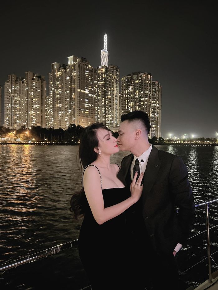 Từng bán xăng, giờ Khắc Việt giàu đến độ Tuấn Hưng vay 1 tỷ còn kêu ít