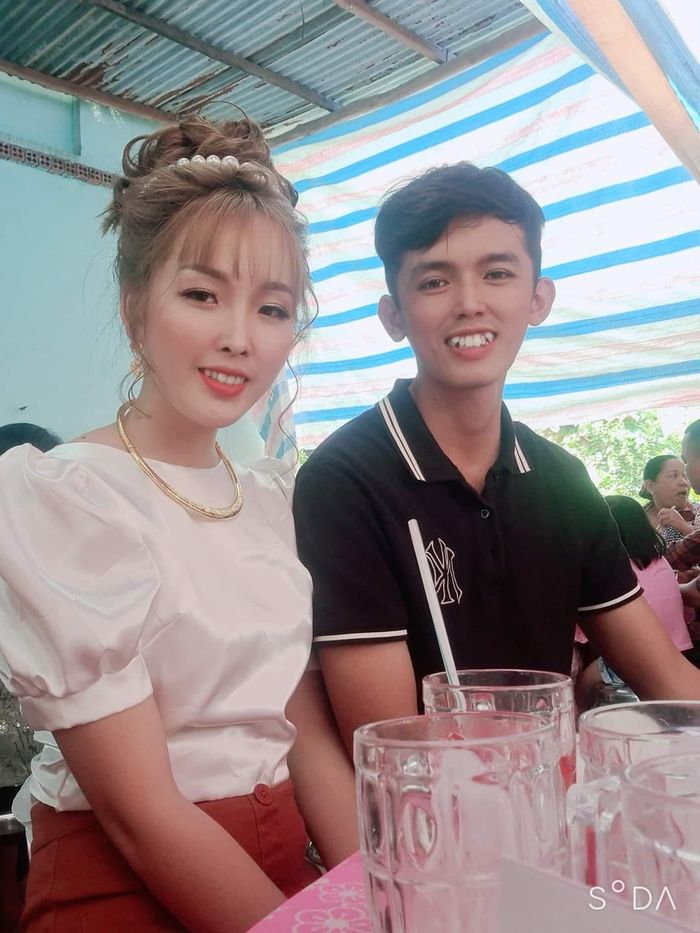 Vẻ kháu khỉnh của con gái đầu lòng nhà Youtuber nghèo nhất VN