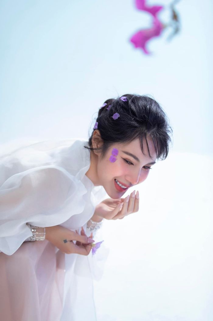 Vừa được minh oan, Thủy Tiên mạnh dạn tuyên bố đủ nắng hoa sẽ nở